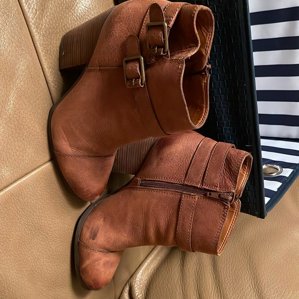 Lucky Brand leather 9.5 booties boots